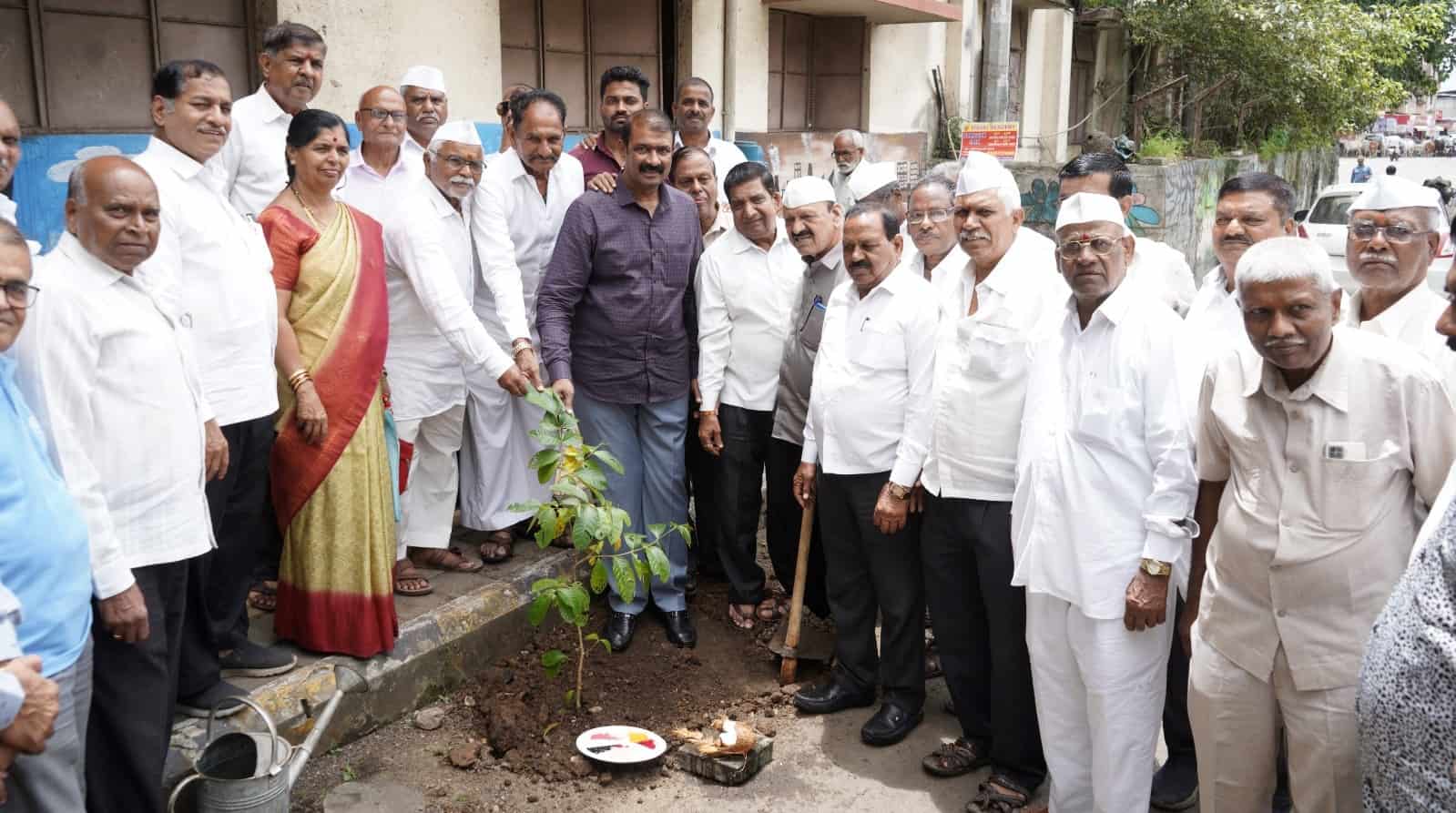 पिंपरीत मोफत बॉडीपल्स थेरेपी कॅम्प, वृक्षारोपण व विविध कार्यक्रम संपन्न..