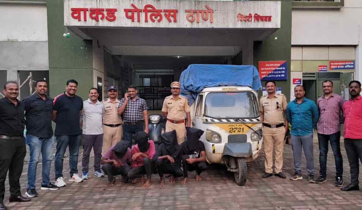 रात्रीच्या वेळी दरोड्याच्या तयारीत असणाऱ्या सराईत गुन्हेगार टोळीवर पोलिसांची धाड.. 