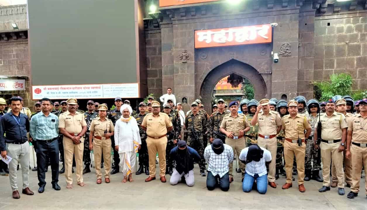 अनं... देहूतील मुख्य मंदिरात घुसले अतिरेकी...