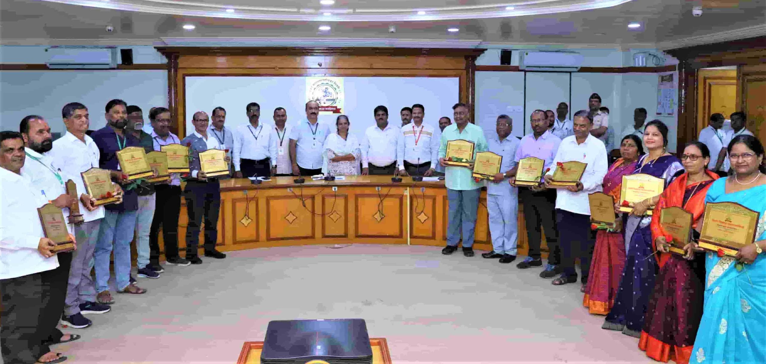 महापालिकेच्या ऑगस्ट अखेर सेवानिवृत्त १७ कर्मचा-यांचा सत्कार...