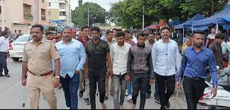 पिंपळे सौदागरमध्ये वाहनांची तोडफोड करणाऱ्या तरुणांची धिंड...