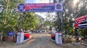 '' मी आता भाई आहे; मी आताच मोक्यामधून सुटून आलो आहे ''..