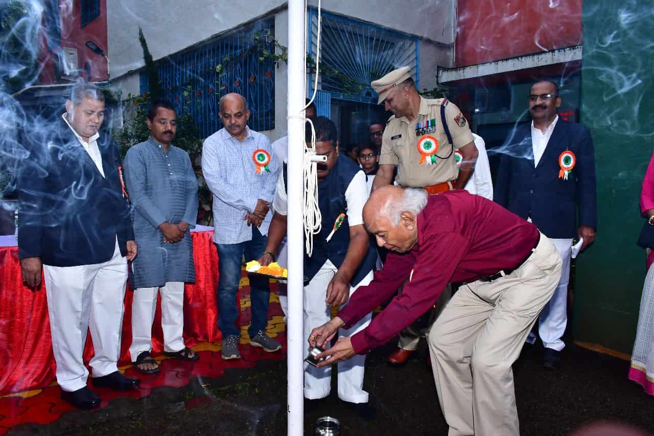 श्री. शिवछत्रपती शिवाजी राजे माध्यमिक विद्यालयात स्वातंत्र्यदिन उत्साहात साजरा...