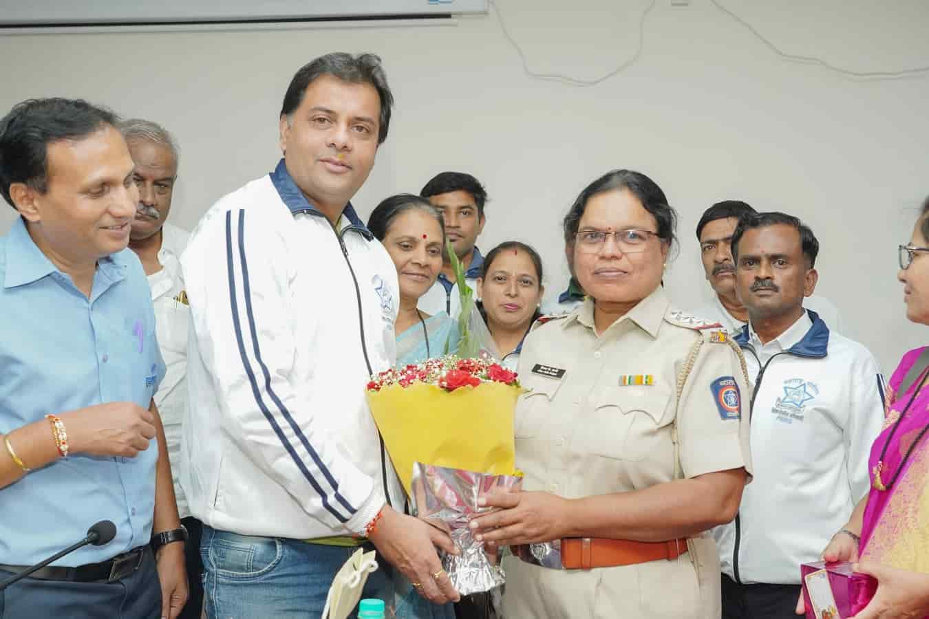 निगडी वाहतूक विभागाच्या वरीष्ठ पोलीस निरीक्षक विजया कारंडे सेवानिवृत्त..