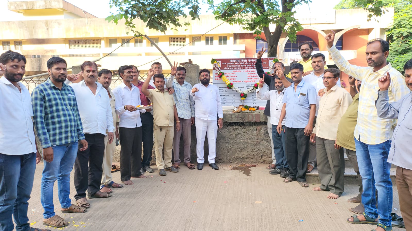 रिक्षांचे वाढते प्रमाण शहरासाठी धोकादायक - कामगार नेते बाबा कांबळे..