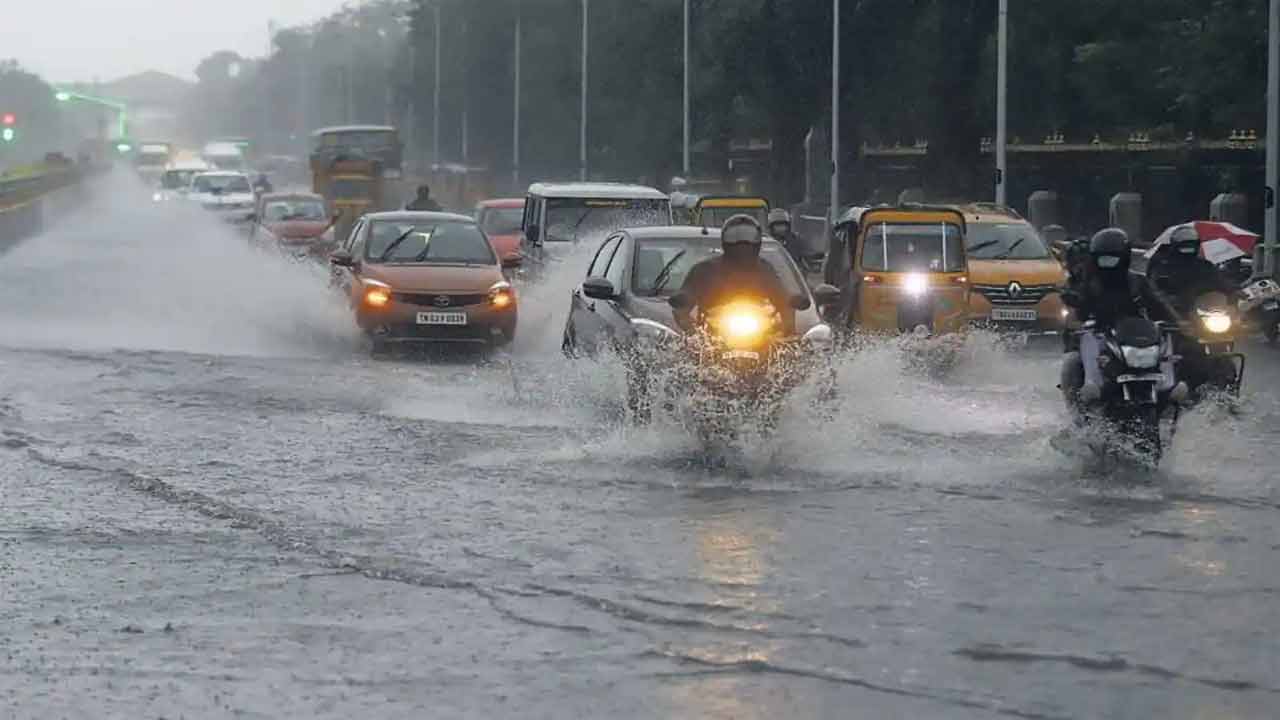 धरण परिसर आणि शहरात जोराचा पाऊस पडतोय..
