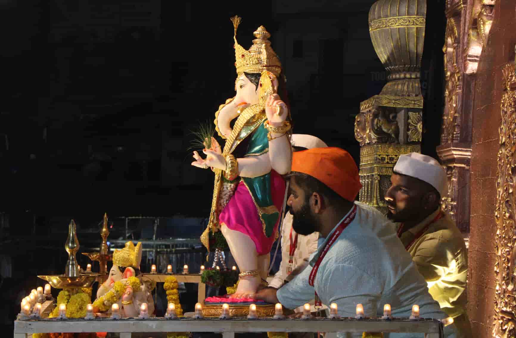 धुंवाधार पावसातदेखील भोसरीत गणेश विसर्जनाला उस्फुर्त प्रतिसाद..