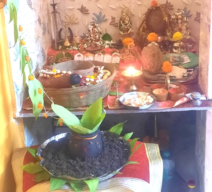 पिंपरी-चिंचवड शहरात घरोघरी घट बसवून शारदीय नवरात्रोत्सवास प्रारंभ...