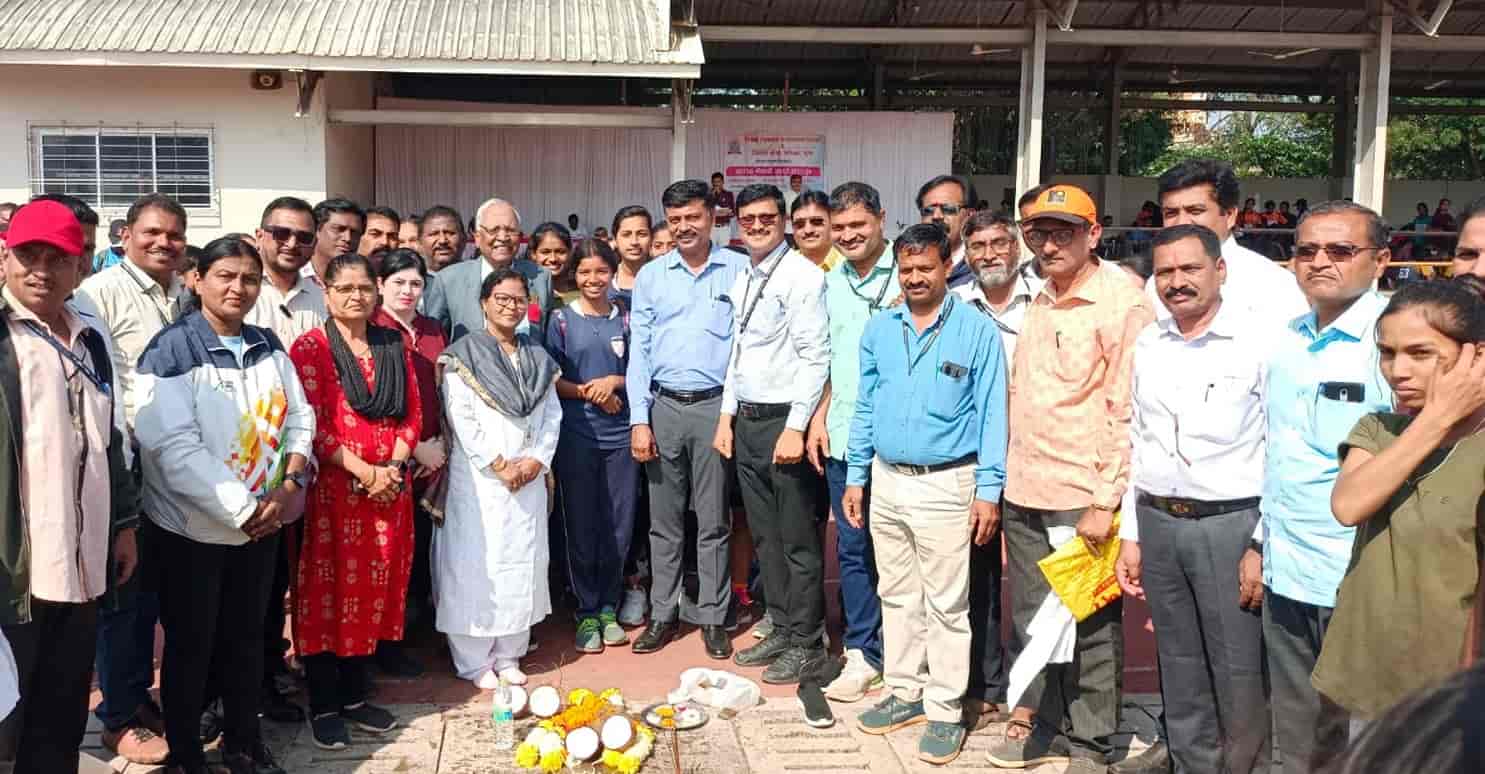 जिल्हास्तरीय शालेय मैदानी स्पर्धेचे आकोटकर यांच्या हस्ते उद्घाटन...