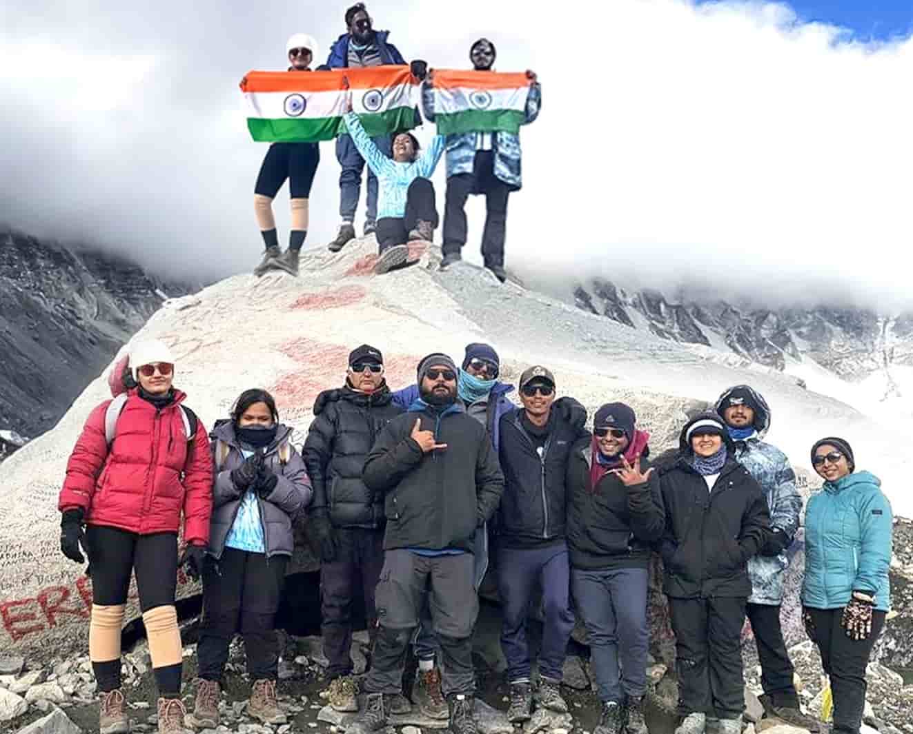 पिंपरी-चिंचवडच्या गिर्यारोहकांची माउंट एव्हरेस्ट बेस कॅम्पवर यशस्वी चढाई..