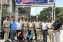 दुर्दैवी... अनं क्षणार्धात मुलाच्या डोळ्यासमोरच गेले आईच्या डोक्यावरून ट्रकचे चाक...