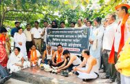 मराठा समाजाने घातला सरकारचा दहावा; संतप्त आक्रोश करत केले मुंडन...
