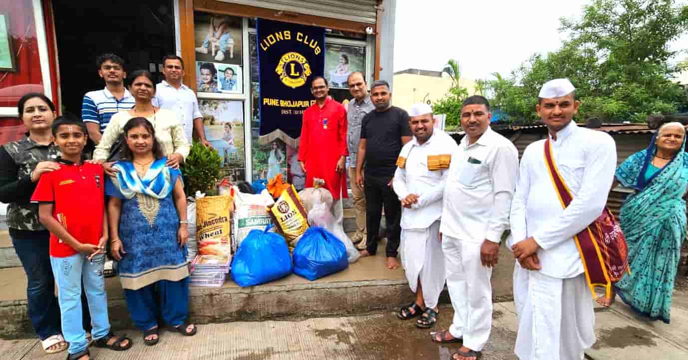 लायन्स क्लब ऑफ भोजापूर गोल्डकडून आदिवासी बांधवांसाठी कपडे दान उपक्रम...