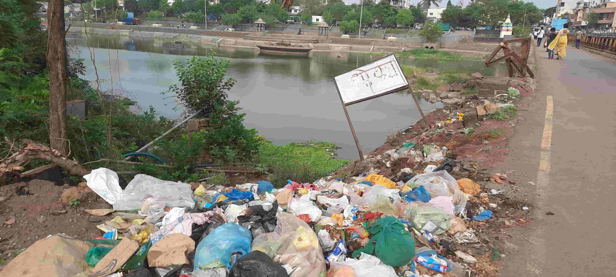 भाविकांनो जरा जपून; देहूची इंद्रायणी नदी बनलीयं दुषित..
