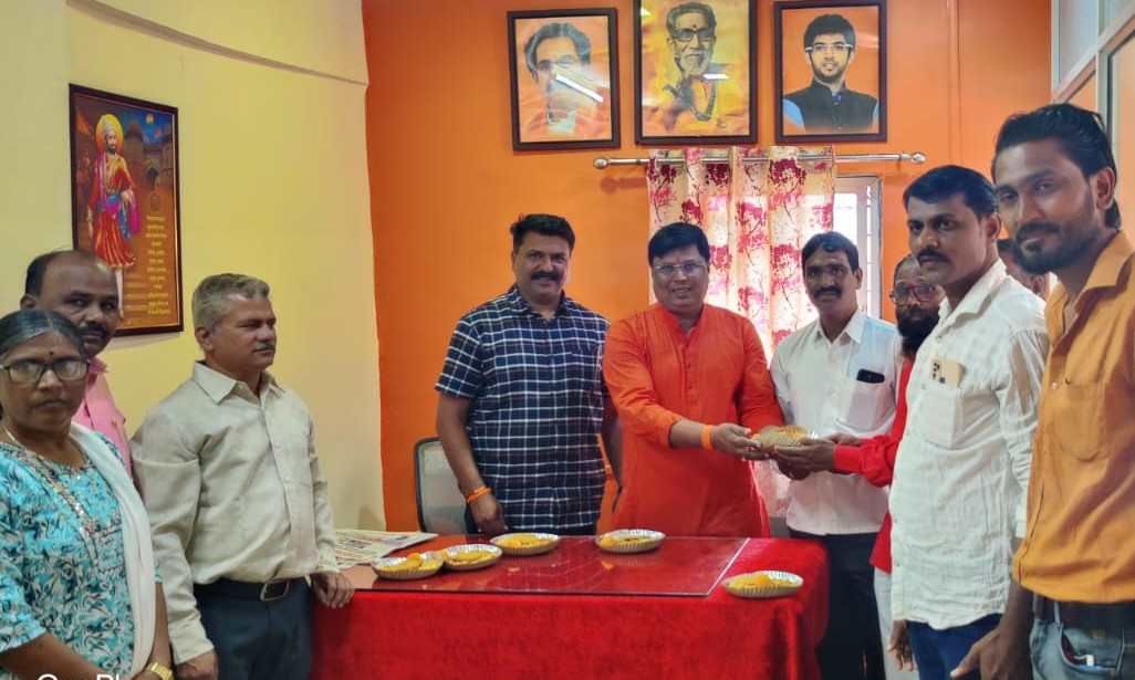 शिवसेना उद्धव बाळासाहेब ठाकरे वेताळ नगर व मोरयानगर शाखेच्या वतीने दिवाळी फराळाचे आयोजन...