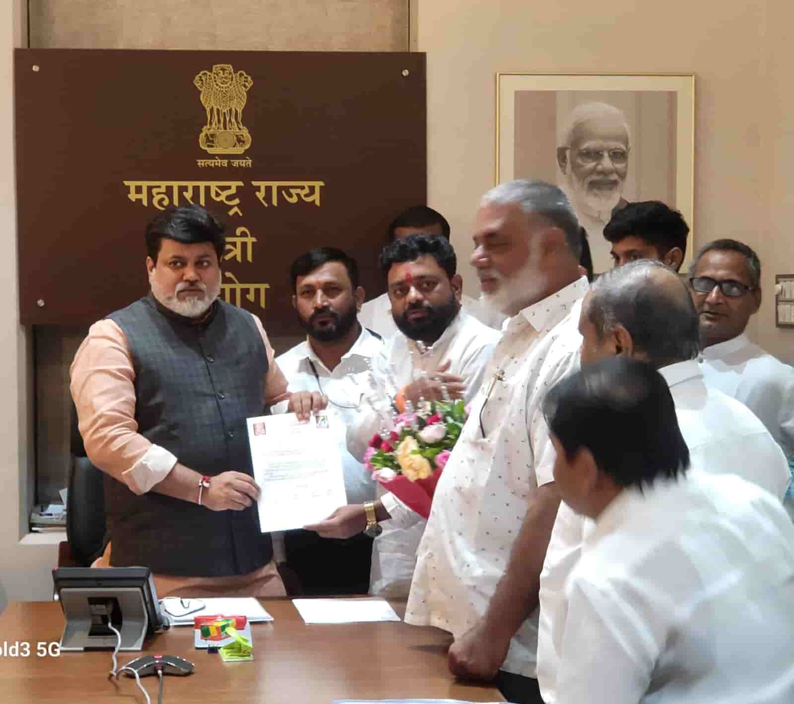 ऑटो टॅक्सी कल्याणकारी महामंडळ ताबडतोब घटित करणार - उदय सामंत...