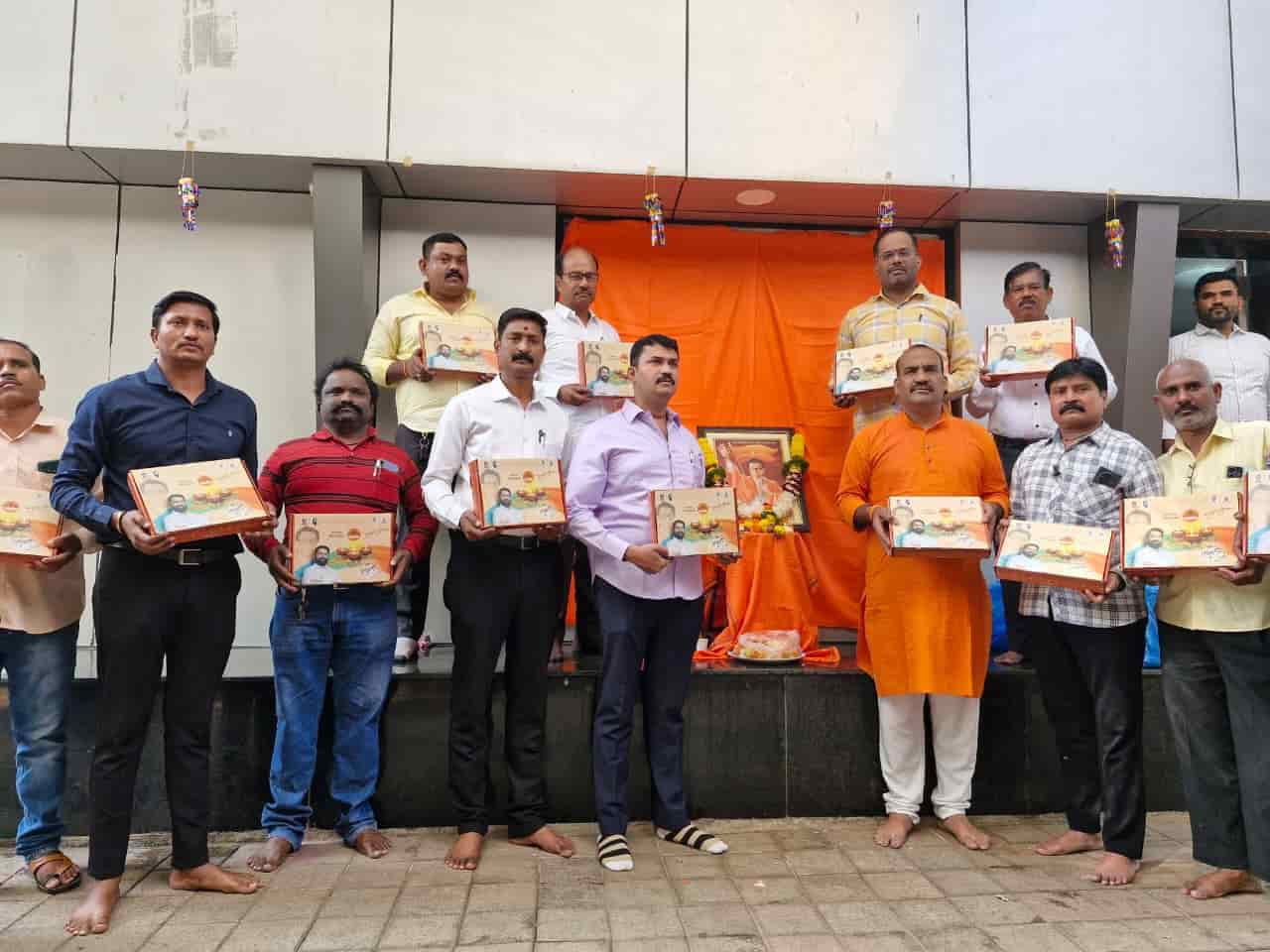 मुख्यमंत्री एकनाथ शिंदे यांनी शिवसैनिकांची दिवाळी केली गोड..