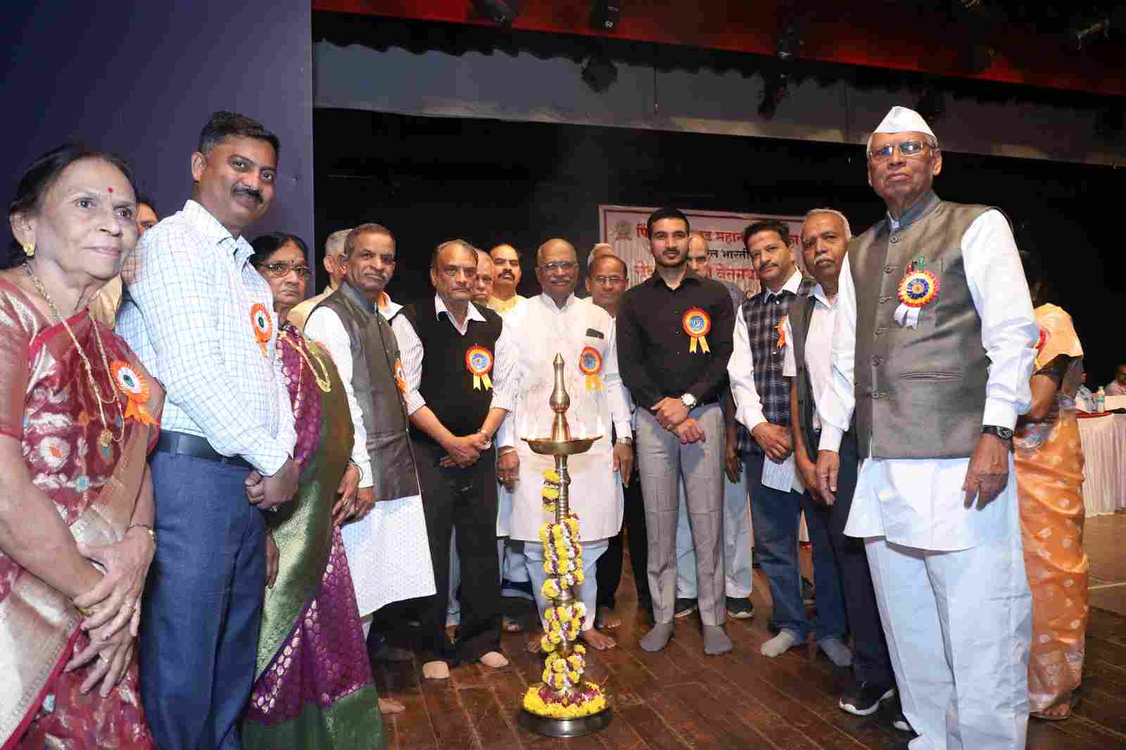 भारत हा तरुणांचा तसाच तो वयस्करांचाही देश आहे - डॉ. श्रीपाद सबनीस..