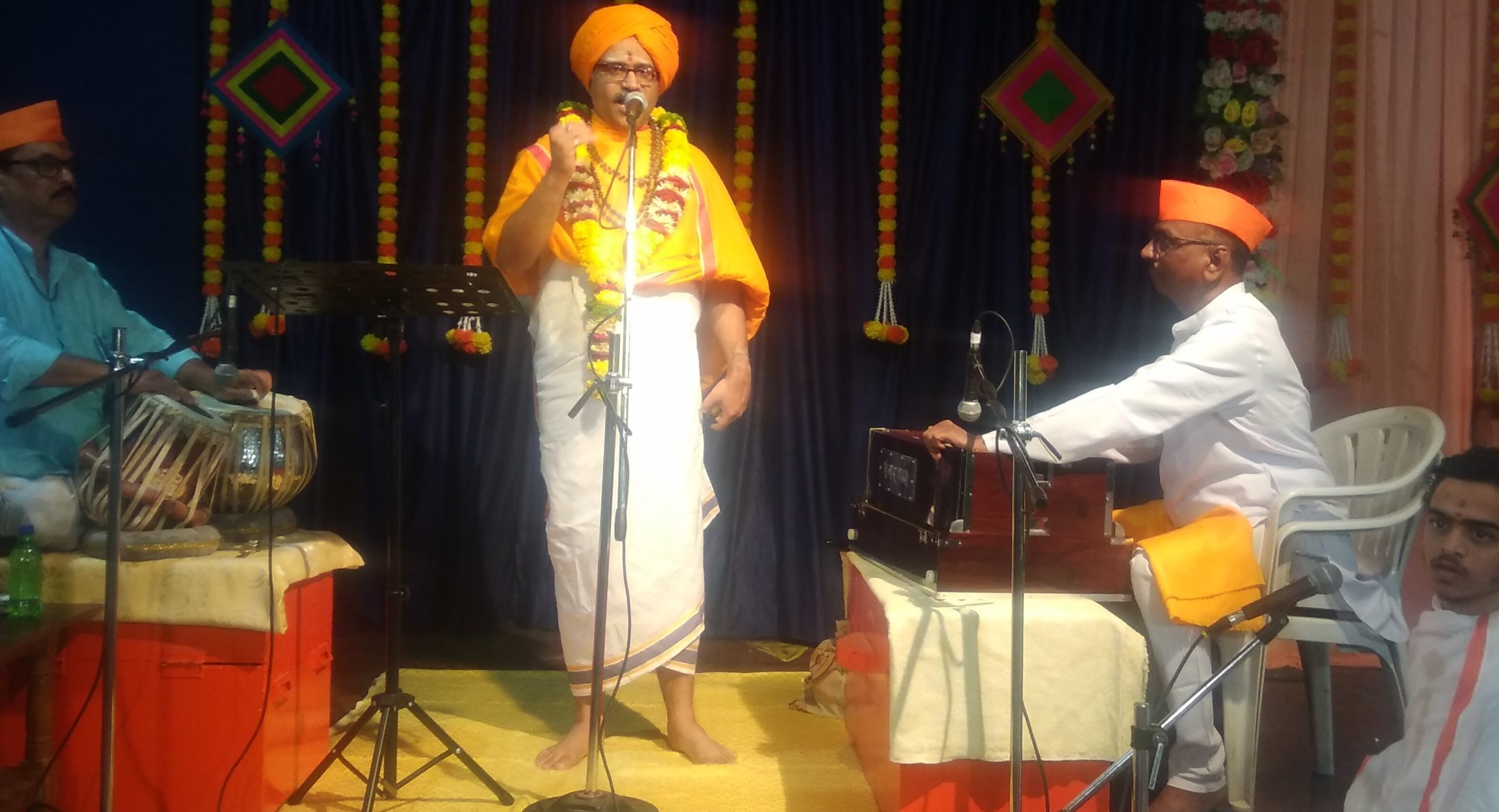 ध्यानामुळे मन स्थिर होते- कीर्तनकार मकरंदबुवा करंबेळकर...