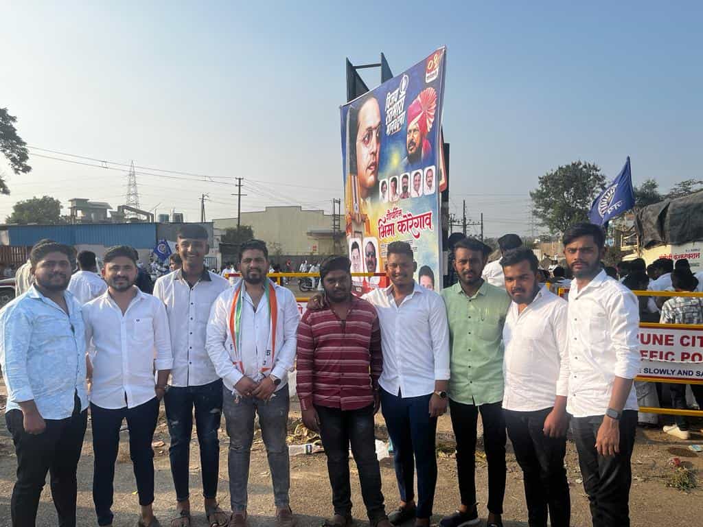 भीमा कोरेगाव येथे राष्ट्रवादी युवक काँग्रेसच्या वतीने पाणी वाटप...