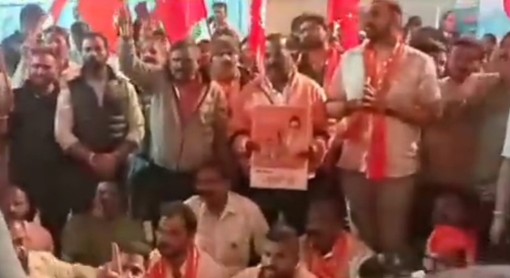 ठाकरे गटाच्या संतप्त शिवसैनिकांकडून पिंपरीत आंदोलन..