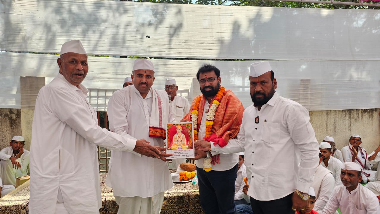 - वारकऱ्यांच्या सेवेबद्दल वृक्षमित्र अरूण पवार यांचा विशेष सन्मान...