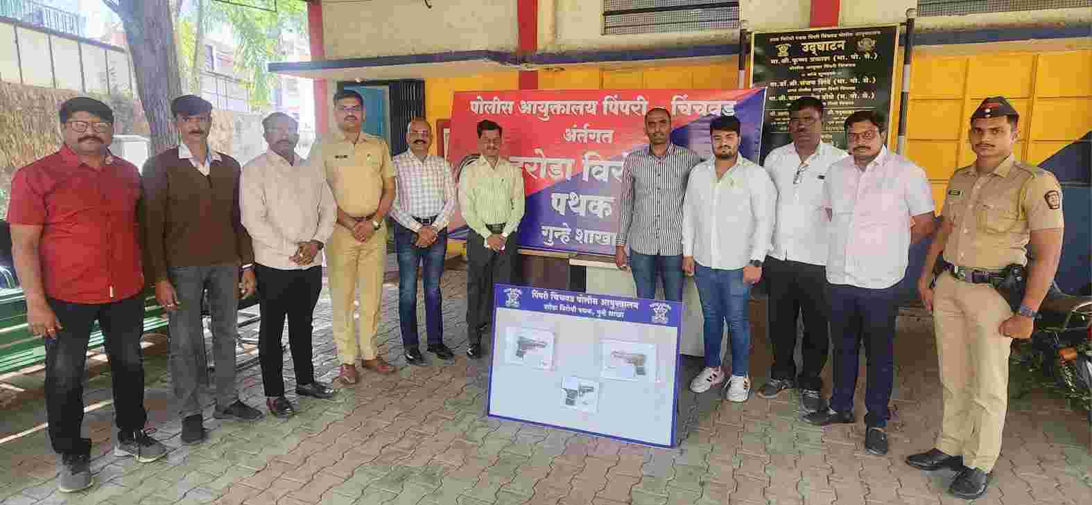 रेकॉर्डवरील तिघांकडून तीन गावठी पिस्टल व चार जिवंत काडतुसे जप्त...