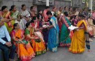 ज्येष्ठ नागरिक संघाच्या वतीने हळदी कुंकू आणि तिळगुळ वाटप उत्साहात...