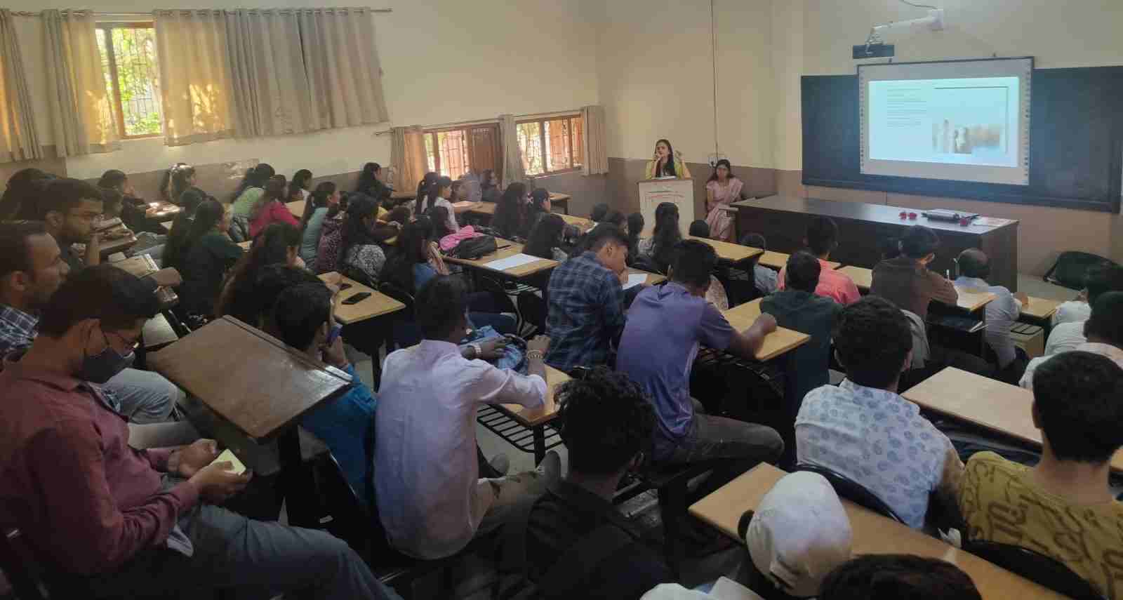 विद्यार्थ्यांनी घेतले मानसिक ताण-तणाव व्यवस्थापनाचे धडे...