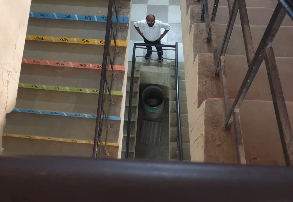 दिल्ली सरकारच्या शाळा बघून आले पण, बदल केले नाहीत - चेतन बेंद्रे...