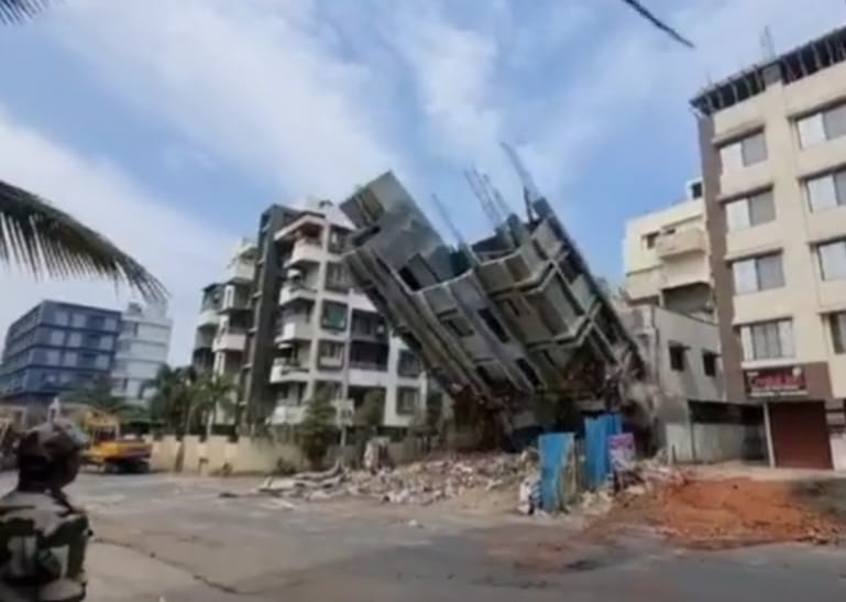 थेरगावातील त्या धोकादायक इमारतीवर महापालिकेचा हातोडा...
