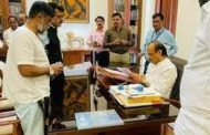 उपमुख्यमंत्री अजित पवारांची चक्क गुन्हेगारी पार्श्वभूमी असणाऱ्या व्यक्तीकडून भेट...