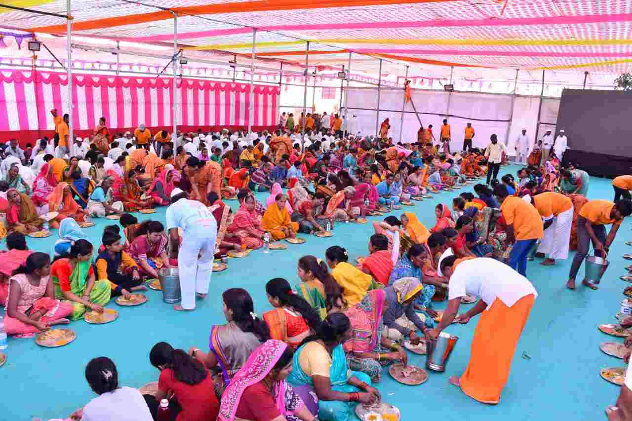 श्री क्षेत्र भंडारा डोंगर ट्रस्टच्या वतीने अखंड अन्नदान सेवा... 