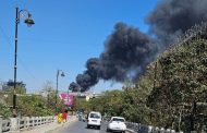 मोरवाडीतील जुन्या कोर्टाच्या पाठीमागील आवारात भीषण आग..   