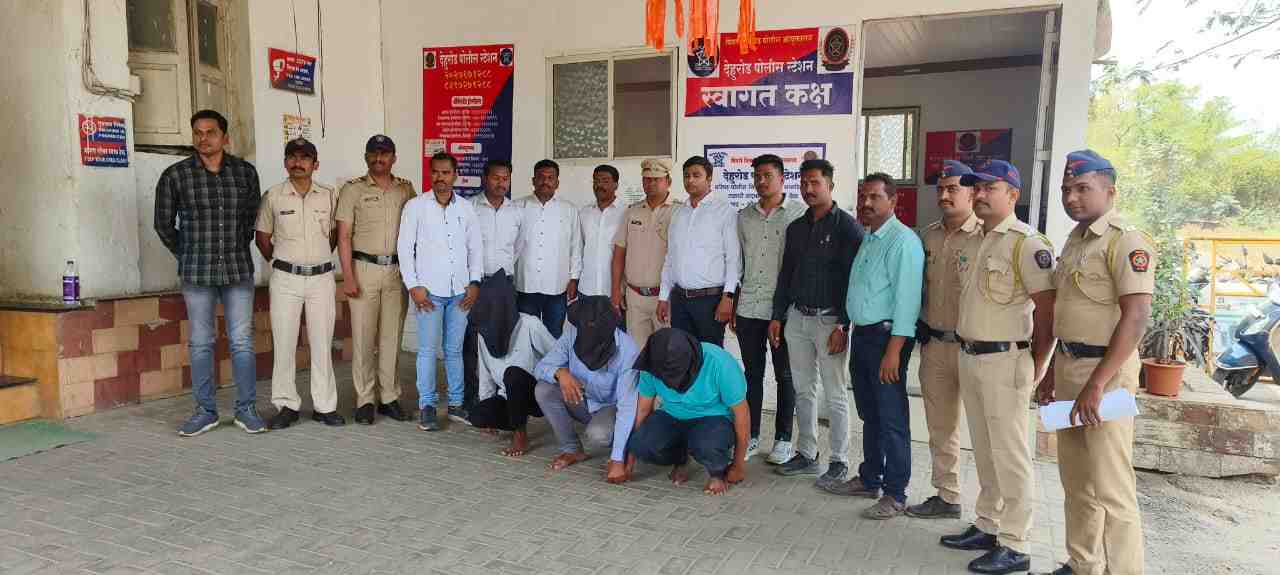 चीनमधून आणला कागद अनं पुण्यातून आणली प्रिंटींग मशीन..