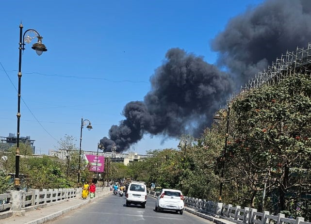 आगीनं सर्व खाक केलं मात्र, महापालिकेने दंडावर भागविलं...