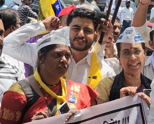 मोदींच्या जुलमी राजवटीला आम्हीच जमिनीमध्ये गाडू - आप शहराध्यक्षा जावळे..