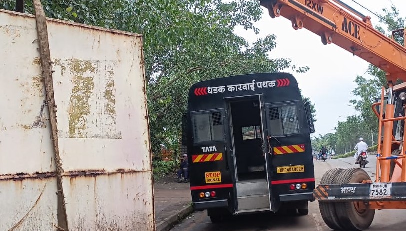 अनधिकृत जाहिरातींच्या फलकबाजीमुळे शहराचे विद्रुपीकरण...