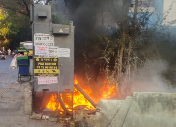 पिंपळे सौदागरमध्ये महावितरणाच्या फिडर बॉक्सला आग...