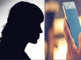 महिलेकडे पाच लाखांची मागणी; फोटो सोशल मिडीयावर पाठविण्याची धमकी...