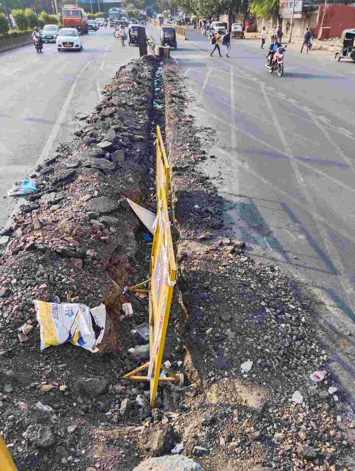 महामार्ग ठेवलाय खोदून; अपघाताची शक्यता...