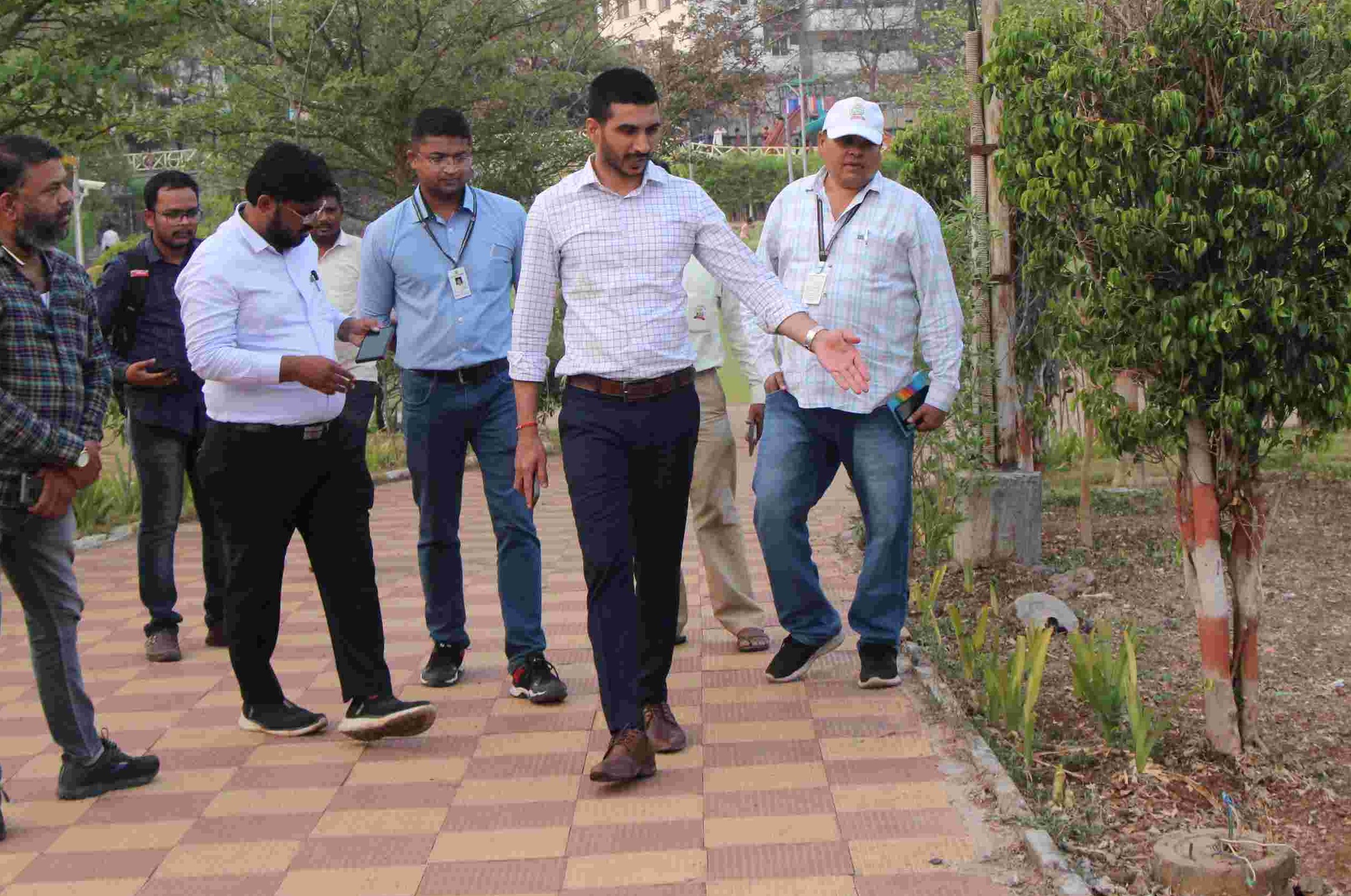 अतिरिक्त आयुक्त जांभळे पाटील यांच्याकडून शहरातील उद्यानांची पाहणी..