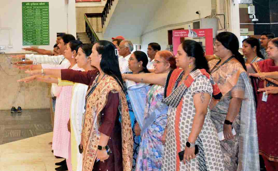 दहशतवाद, हिंसाचाराच्या विरोधात शपथ; शांती टिकविण्याचा कर्मचाऱ्यांचा निर्धार...