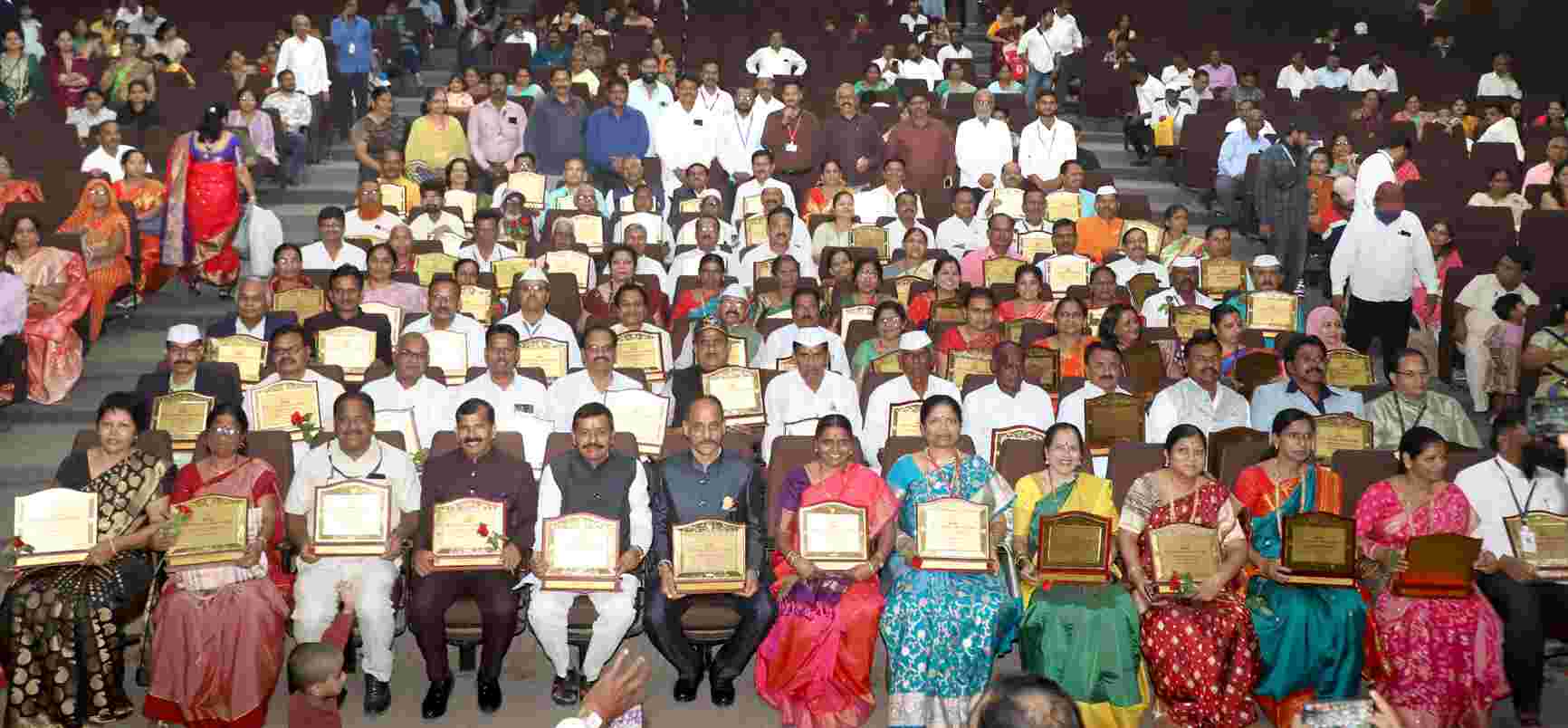 सेवानिवृत्तांच्या चेहऱ्यावरील आनंद हा त्यांनी केलेल्या उत्तम कामाचा दाखला..