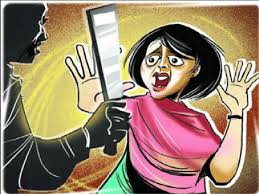 व्यवसायाच्या जुन्या वादातुन पिंपरीत भरदिवसा महिलेवर कोयत्याने हल्ला...