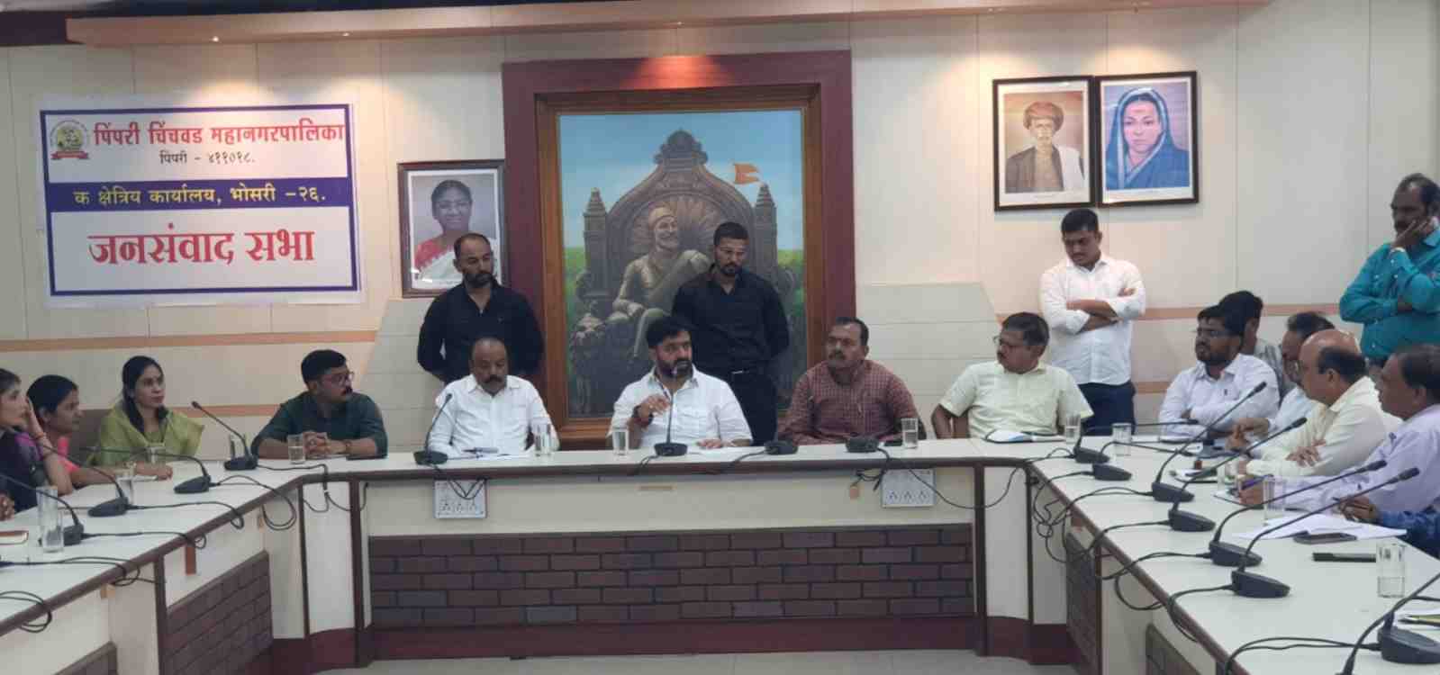 अन्यथा पावसाचा चिखल क्षेत्रीय कार्यालयासमोर टाकणार..