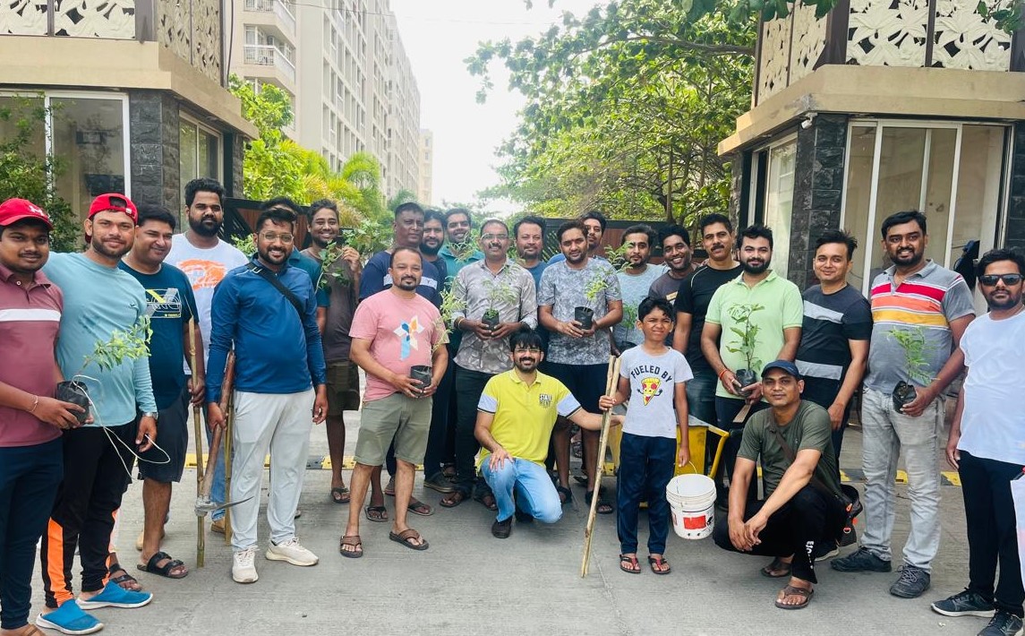 पर्यावरणप्रेमी समूहाकडून वृक्षारोपण आणि दत्तक उपक्रमाचे आयोजन...