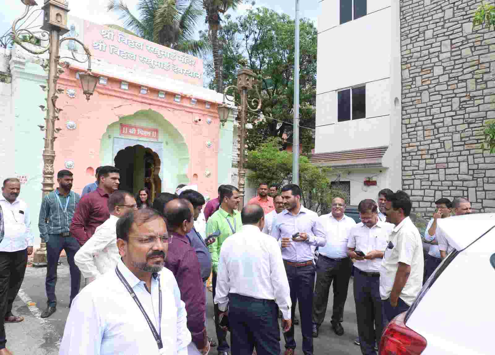 अति. आयुक्त जांभळे पाटलांकडून पालखी सोहळा मार्गाचा पाहणी दौरा...