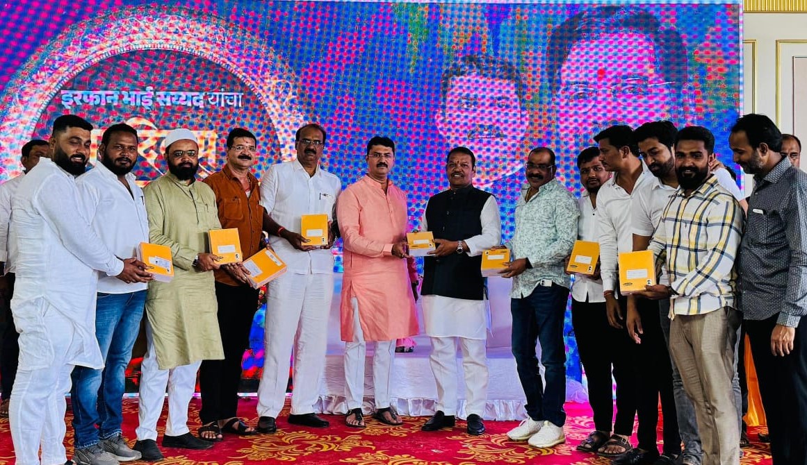 ''आमचा मान, आमची शान, आमचा स्वाभिमान; आमचा भाई इरफान''..