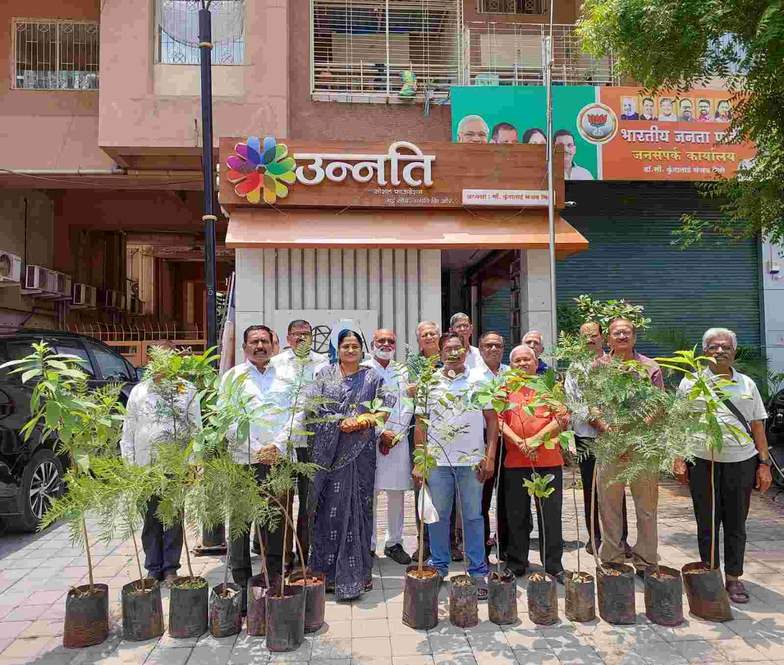 उन्नती सोशल फाऊंडेशन तर्फे ऑक्सिजन पुरवठा करणाऱ्या १०० वृक्षांचे रोपण...